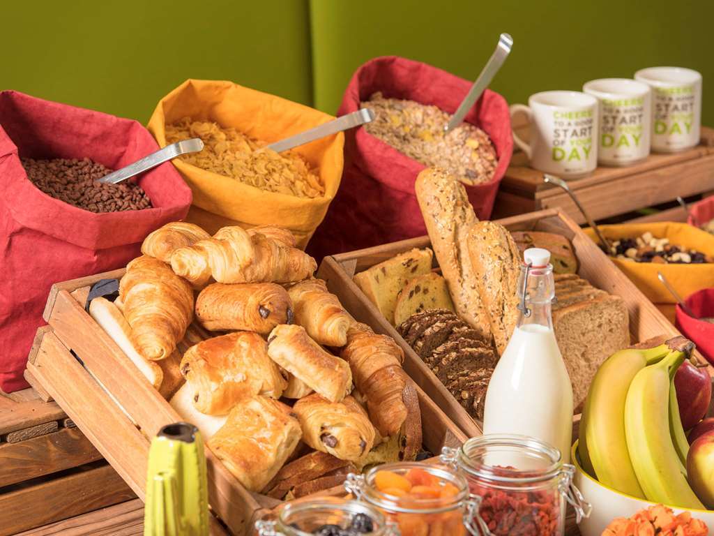 Ibis Styles Siem Reap Hotel Restaurant photo